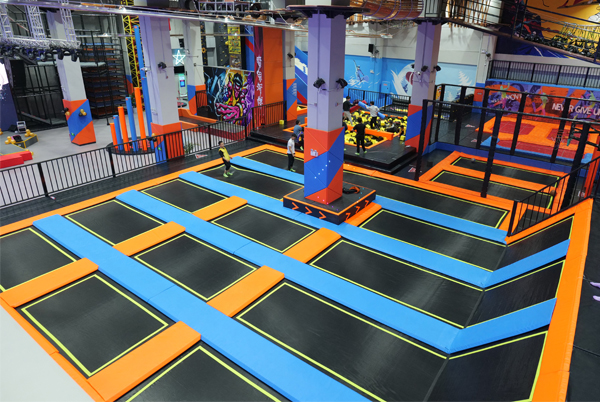 投資蹦床公園，應該怎么選擇好的蹦床廠家